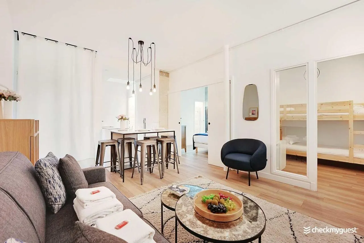 Modern Apartment - 2Br-6P- Oberkampf-Republique Paryż